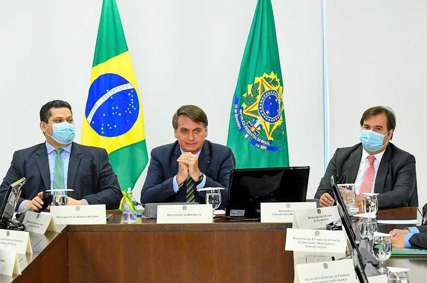 Bolsonaro diz que medidas de isolamento sufocaram a economia do Brasil