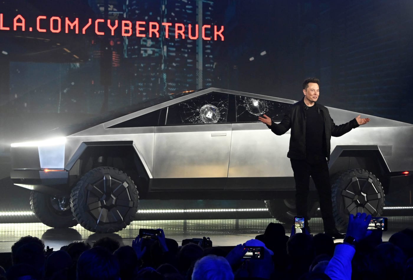 Tesla supera Toyota e se torna montadora de automóveis mais valiosa do mundo