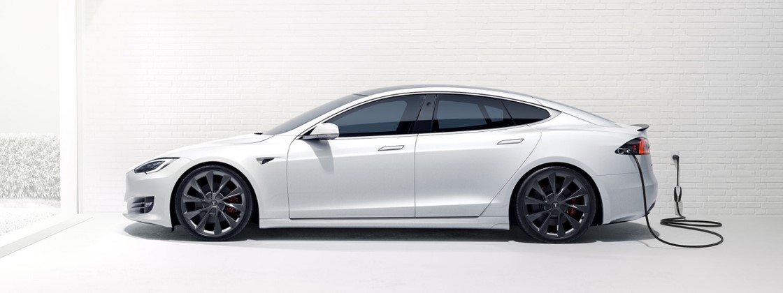 Tesla supera Toyota e se torna montadora de automóveis mais valiosa do mundo