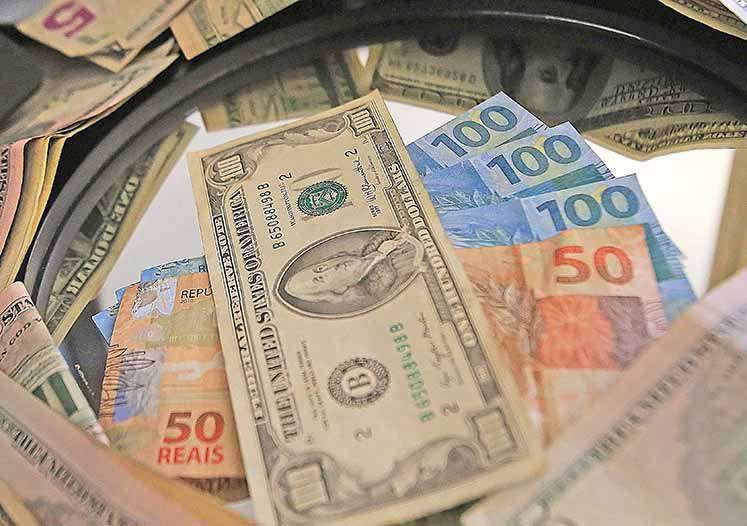 Dólar mostra valorização frente ao Real com otimismo no exterior