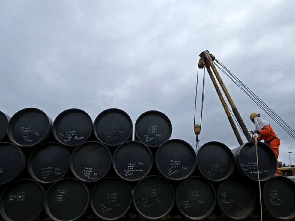 Preços do petróleo fecham próximo da estabilidade