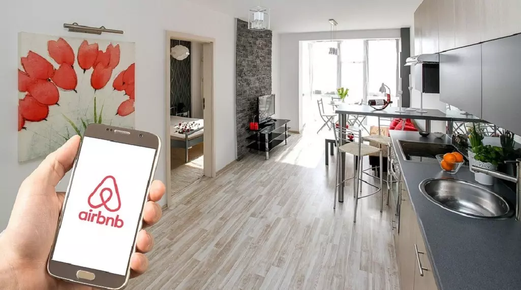 Airbnb visa vender suas ações após prejuízo no primeiro semestre