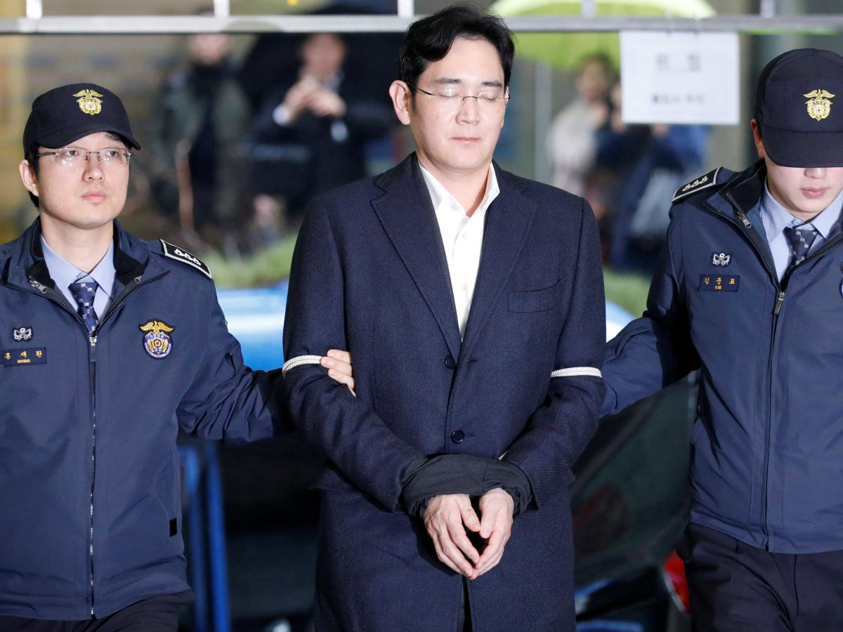 Ações da Samsung (005930) voltam a subir após prisão de CEO
